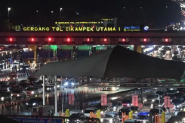 Dua Titik Ini Diduga Pemicu Kemacetan Tol Jakarta-Cikampek Minggu Malam