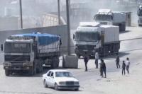 Konvoi truk bantuan memasuki Gaza dari penyeberangan Rafah, 9 April 2024, tangkapan layar yang diambil dari video. REUTERS