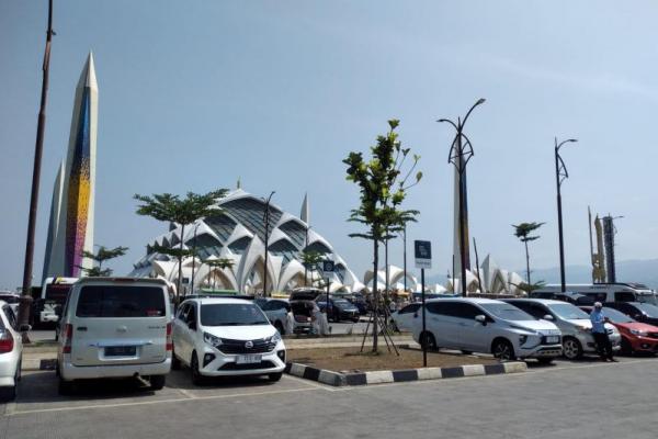 Masjid Al Jabbar, Bandung, Jawa Barat. Foto: jabarekspres 