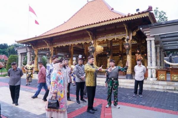 Bamsoet Apresiasi AM Hendropriyono Bangun Kraton Majapahit Jakarta
