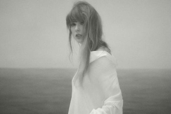 Review Album The Tortured Poets Department, Taylor Swift Memperlihatkan Jiwanya yang Tersiksa (FOTO: BETH GARRABRANT) 