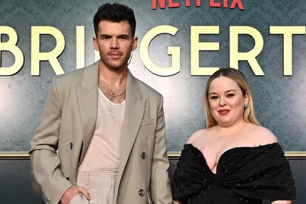 Adegan Romantis Bridgerton Musim 3 di Kereta Viral, Ini Penjelasan Luke Newton dan Nicola Coughlan