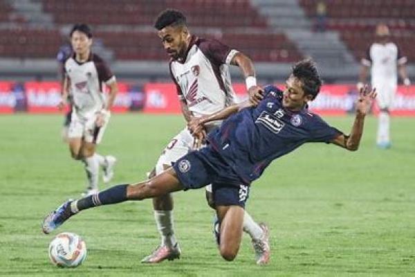 Pertandingan Arema FC vs PSM Makassar 