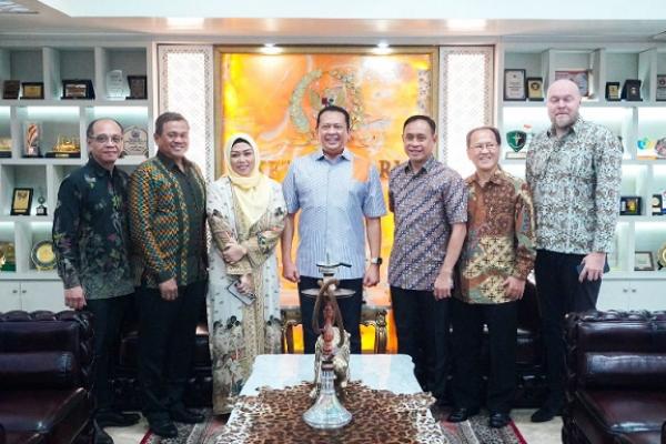 Ketua MPR Bambang Soesatyo menerima pengurus Asosiasi Penjualan Langsung Indonesia (APLI), di Jakarta, Jumat (26/4/24). (Foto: Humas MPR) 