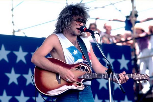 Jon Bon Jovi tampil di Austin, Texas pada Juli 1986. (FOTO:PAUL NATKIN/GETTY IMAGE) 