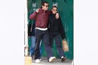 Lagi Bucin Nih, Dua Lipa Peluk Pacarnya Callum Turner saat Kencan Malam