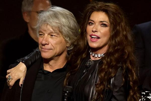 Jon Bon Jovi dan Shania Twain di Los Angeles pada Februari 2024. (FOTO: KEVIN MAZUR/GETTY IMAGE) 