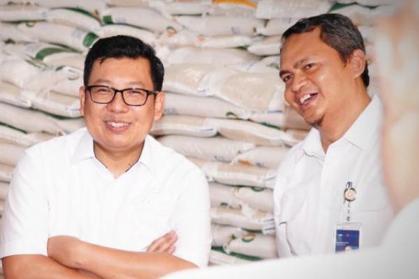 Kepala Badan Pangan Nasional atau National Food Agency (NFA) Arief Prasetyo Adi saat berkunjung di Gudang Perum Bulog Purwomartani, Sleman, Daerah Istimewa Yogyakarta (DIY), Senin (29/4/2024). (Foto:NFA) 