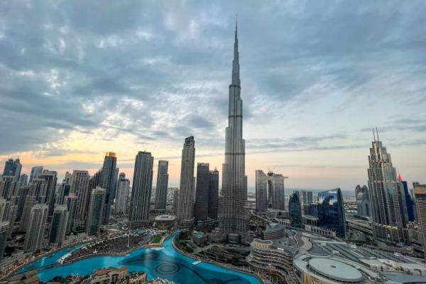Pemandangan umum Pusat Kota Dubai yang menampilkan gedung tertinggi di dunia Burj Al Khalifa, di Dubai Uni Emirat Arab, 31 Desember 2022. REUTERS 