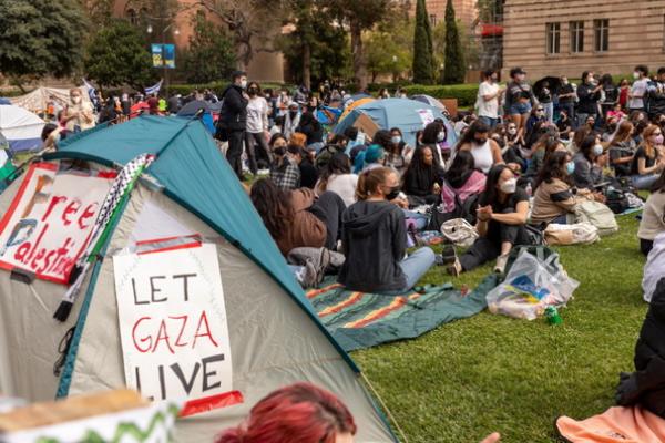 Mahasiswa UCLA Ditangkap di Tengah Protes Gaza, Ini yang Perlu Kita Ketahui (FOTO: GETTY IMAGE) 
