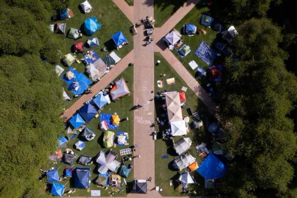 Tampilan drone menunjukkan para demonstran di perkemahan protes untuk mendukung warga Palestina, di Universitas Washington di Seattle, Washington, AS, 2 Mei 2024. REUTERS  