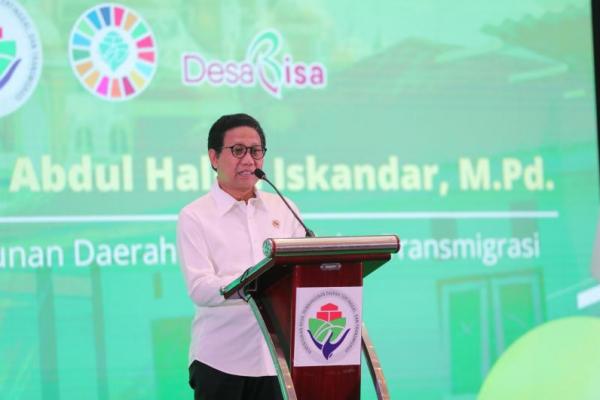 Menteri Desa Pembangunan Daerah Tertinggal dan Transmigrasi (Mendes PDTT), Abdul Halim Iskandar membuka Rapat Koordinasi (Rakor) Transmigrasi Tahun 2024 di Makassar, Sulawesi Selatan, Senin (6/5/2024). (Foto: Humas Kemendes PDTT) 