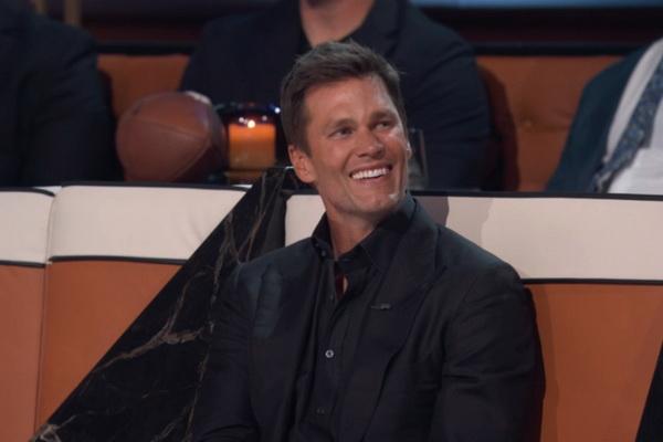 Roasting Tom Brady, Kevin Hart Singgung Kisah Cinta Gisele Bundchen dan Pelatih Jiu-Jitsu. (FOTO: N LIVE) 