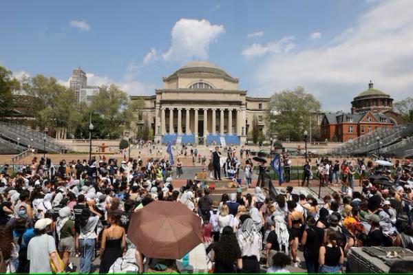 Mahasiswa berunjuk rasa mendukung aksi protes di kampus untuk mendukung warga Palestina, di New York City, AS, 29 April 2024. REUTERS 