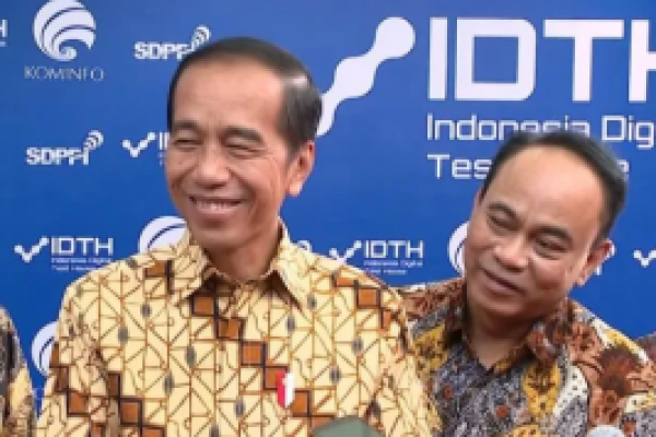 Ditanya Soal Ini, Jokowi Hanya Tersenyum Lebar