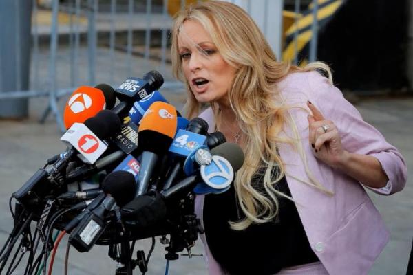 Bintang Film Dewasa Stormy Daniels Bersaksi dalam Sidang Uang Tutup Mulut Trump