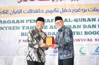 Wakil Ketua MPR Hidayat Nur Wahid atau HNW pada acara penyerahan Penghargaan Penghafal Al Quran Angkatan Ke-empat, Pondok Pesantren Tahfiz Al Quran dan Bahasa Arab Bina Madani, Harjasari, Bogor Selatan, Jawa Barat, Selasa (7/5/2024). (Foto: MPR)