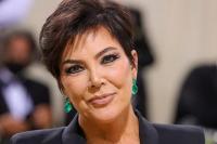 Kylie Jenner Menangis Mendengar Kabar Ibunya Kris Jenner Idap Tumor. (FOTO: GETTY IMAGE)