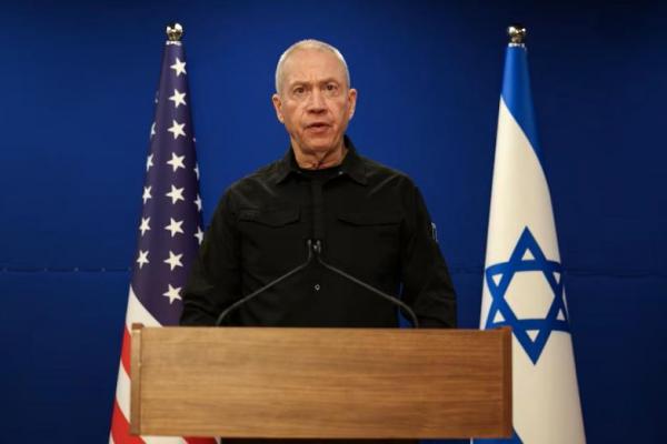 Menteri Pertahanan Israel Yoav Gallant berbicara selama konferensi pers bersama dengan Menteri Pertahanan AS Lloyd Austin di Tel Aviv, Israel 18 Desember 2023. REUTERS 