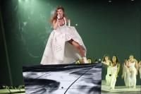 Taylor Swift Beri `Anggukan Manis` pada Travis Kelce saat Lantunkan So High School di Eras Tour Paris (FOTO: GETTY IMAGE)