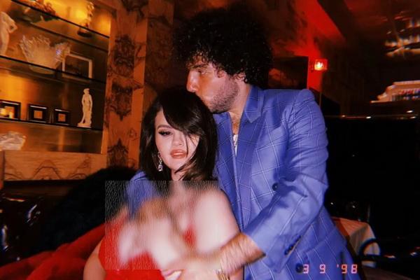 Selena Gomez Pamer Kemesraan Benny Blanco setelah Justin Bieber dan Hailey Bieber Umumkan Kehamilan
