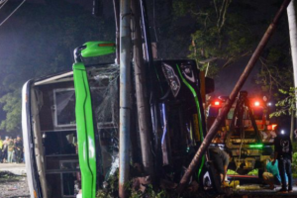 Kecelakaan bus terguling di Subang , Jawa Barat, mengakibatkan 11 orang meninggal dunia, Sabtu (11/5/2024).(foto:Antara) 