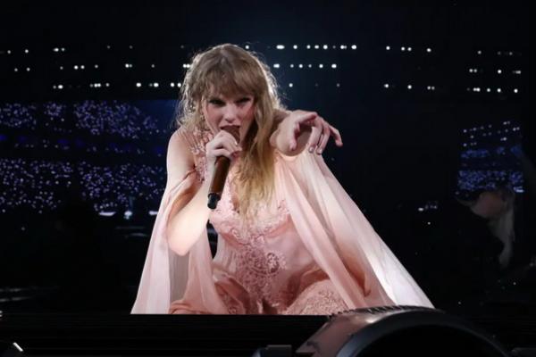 Taylor Swift di konser Eras Tour Paris, Prancis pada Mei 2024. (FOTO: TAS MANAGEMENT/GETTY IMAGE) 