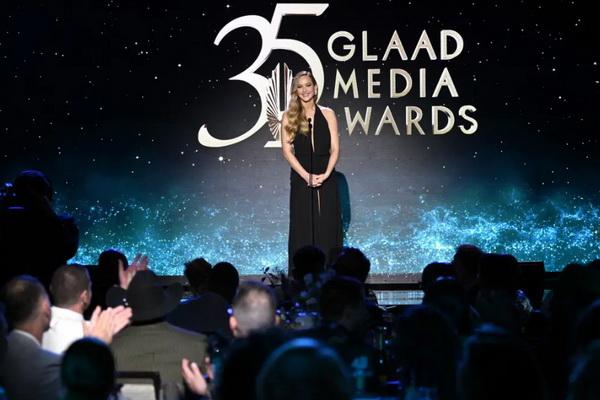 Jennifer Lawrence di acara GLAAD Media Awards, Sabtu (11/5/2024). (FOTO: GETTY IMAGE) 