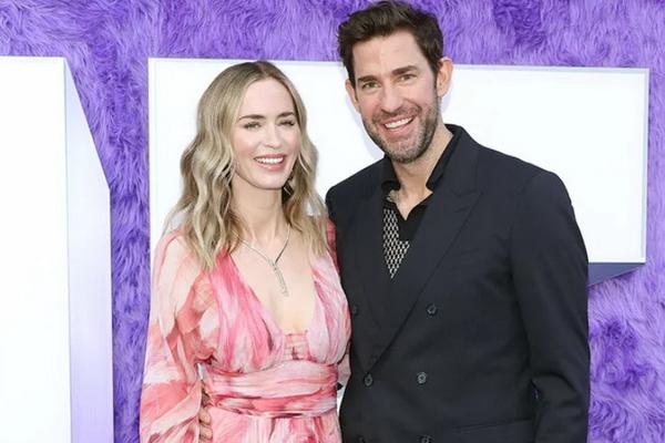 Emily Blunt dan John Krasinski di karpet merah premiere film IF, Senin (13/5/2024) di New York. (FOTO:MIKE COPPOLA/GETTY IMAGE) 