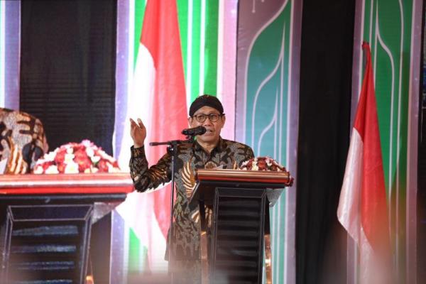 Menteri Desa Pembangunan Daerah Tertinggal dan Transmigrasi (Mendes PDTT), Abdul Halim Iskandar launching Platform LMS di Jakarta Pusat, Senin (13/5/2024). (Foto: Humas Kemendes PDTT) 