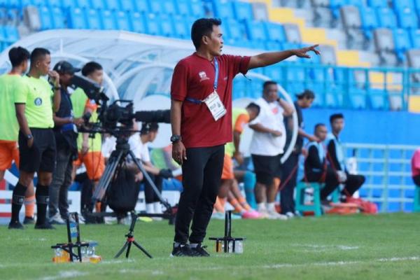 Pelatih sementara Madura United, Rakhmat Basuki yang gantikan Mauricio Souza. 