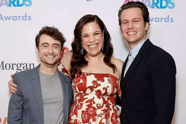 Danie Radcliffe adalah pembawa cincin di pernikahan Lindsay Mendez. (FOTO: GETTY IMAGE) 