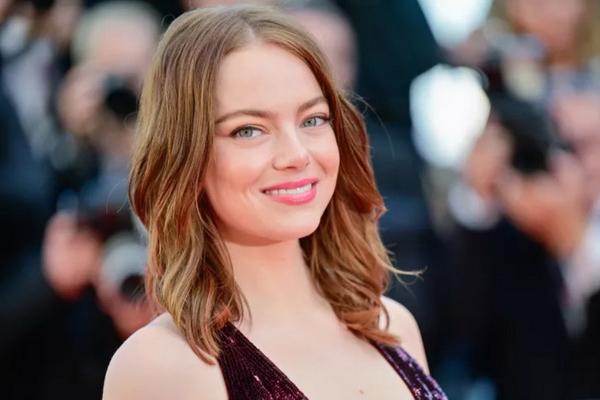 Emma Stone menghadiri Festival Film Cannes, Mei 2024. (FOTO: GETTY IMAGE) 