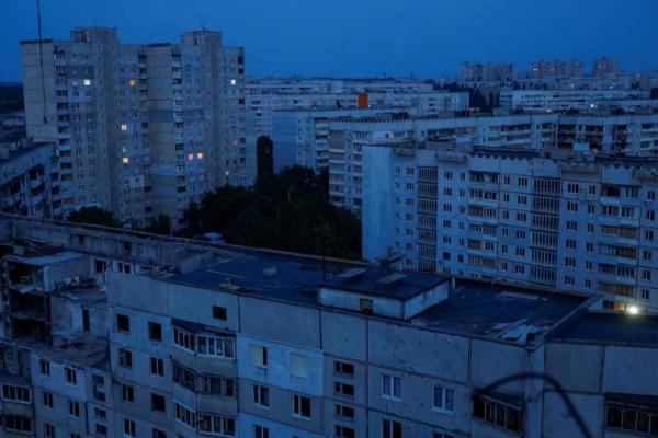 Pemandangan gedung apartemen di Saltivka, salah satu kawasan pemukiman paling rusak di kota itu, di tengah serangan Rusia ke Ukraina, di Kharkiv, Ukraina 16 Mei 2024. REUTERS 