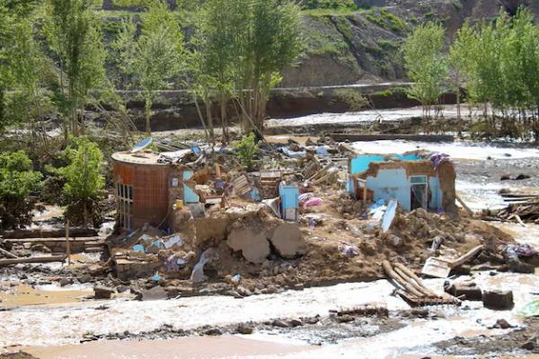 Sisa-sisa rumah yang rusak akibat banjir terlihat di Firozkoh ibu kota Provinsi Ghor, Afghanistan, 18 Mei 2024. REUTERS 