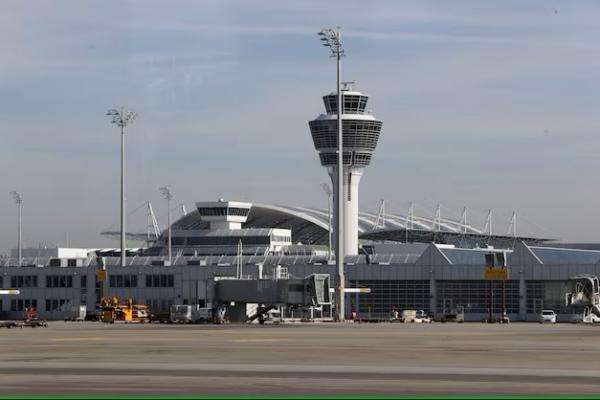Bandara Internasional Munich sehari sebelum serikat VERDI menyerukan pekerja tujuh bandara mogok kerja di Jerman, 16 Februari 2023. REUTERS 