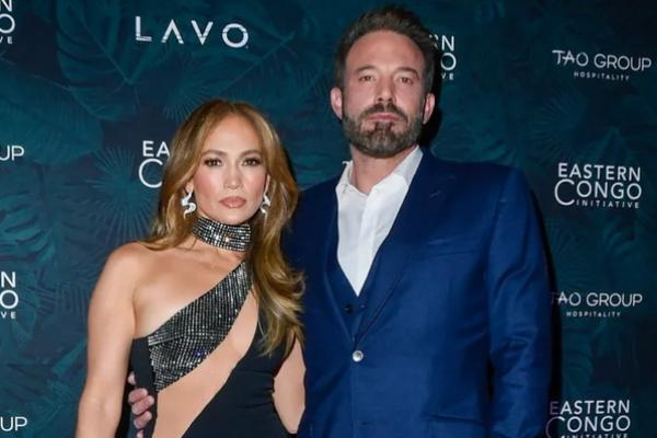 Jennifer Lopez dan Ben Affleck pada 17 November 2023. (FOTO: MINDY/GETTY IMAGE) 