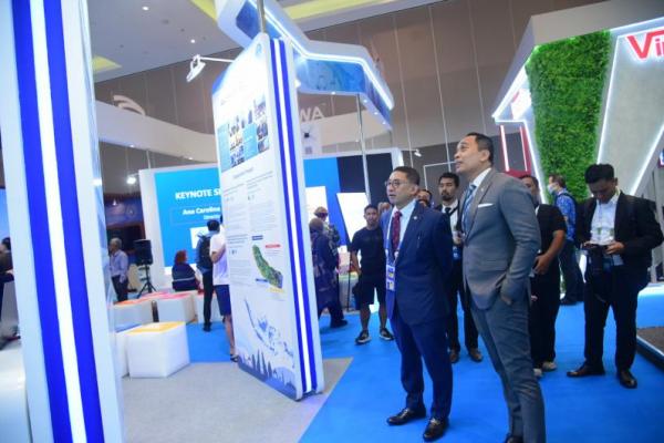 Ketua Badan Kerja Sama Antar-Parlemen, Fadli Zon, saat meninjau acara Fair and Expo of the 10th World Water Forum di Nusa Dua, Bali, Senin (20/5/2024). Foto: dpr 