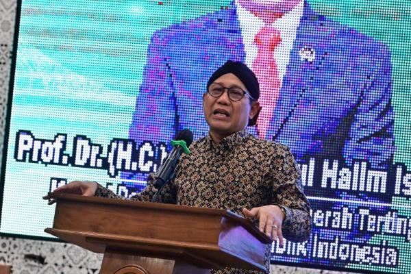 Menteri Desa Pembangunan Daerah Tertinggal dan Transmigrasi (Mendes PDTT) Abdul Halim Iskandar membuka Rapat Pembahasan Penguatan kelembagaan Bumdesa Bersama LKD dalam Mendukung Kemandirian Ekonomi Desa di Balai Pelatihan dan Pemberdayaan Masyarakat Desa, Sleman, DIY, Selasa (21/5/2024). (Foto: Humas Kemendes PDTT) 