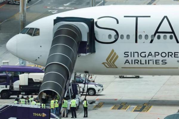 Sekitar 140 Penumpang yang Terguncang Akibat Turbulensi Mematikan, Tiba di Singapura