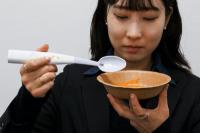 Perusahaan Jepang Jual Sendok Listrik Pemberi Rasa Asin Tanpa Garam