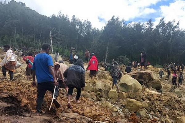 Bencana tanah longsor yang terjadi di Papua Nugini pada Jumat (24/5/2024) menewaskan lebih dari 670 orang. (FOTO: AFP) 