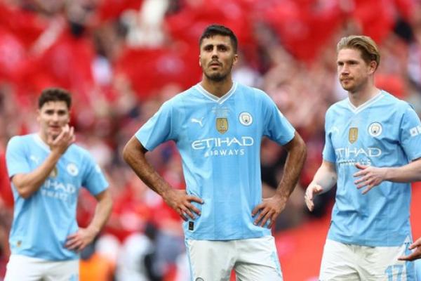 Manchester City saat meratapi kekalahan atas Manchester United di final Piala FA 2023/2024. 