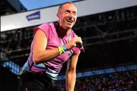 Chris Martin Beri Dukungan Manis untuk Mantan Tunangannya Dakota Johnson