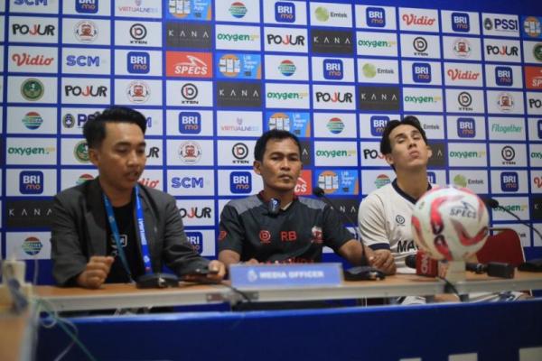 Caretaker Pelatih Madura United Rakhmat Basuki 