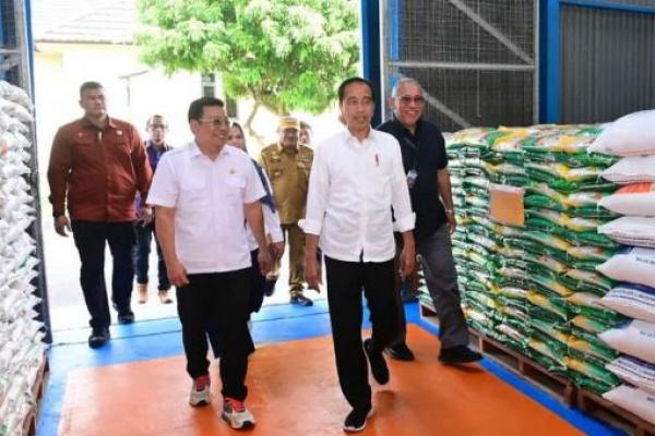 Jokowi Isyaratkan Lanjutkan Bantuan Pangan Beras Hingga Desember