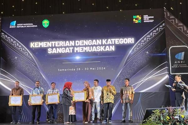 Kemendes PDTT Raih Penghargaan Kearsipan dari ANRI