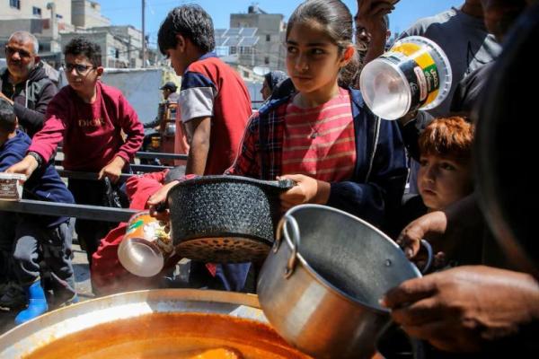 Israel Buka Kembali Penjualan Makanan di Gaza saat Serangan Rafah Hambat Bantuan