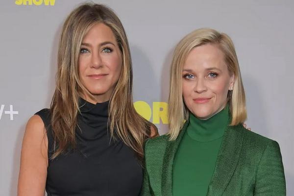Jennifer Aniston Sebut Karakter Reese Witherspoon di The Morning Show Seperti Keluarga