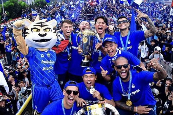 Lautan Biru Bobotoh Rayakan Kemenangan Persib